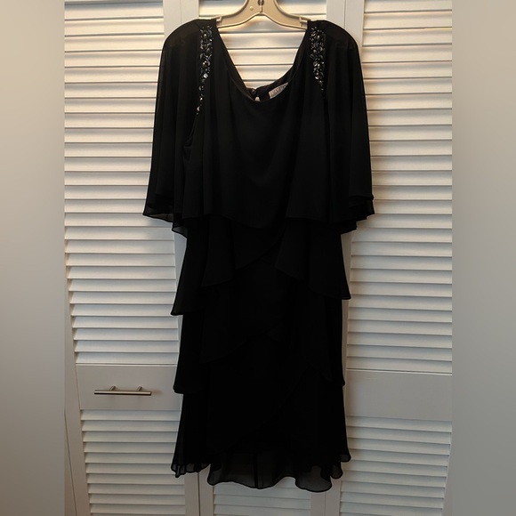 Black dress - Picture 1 of 2